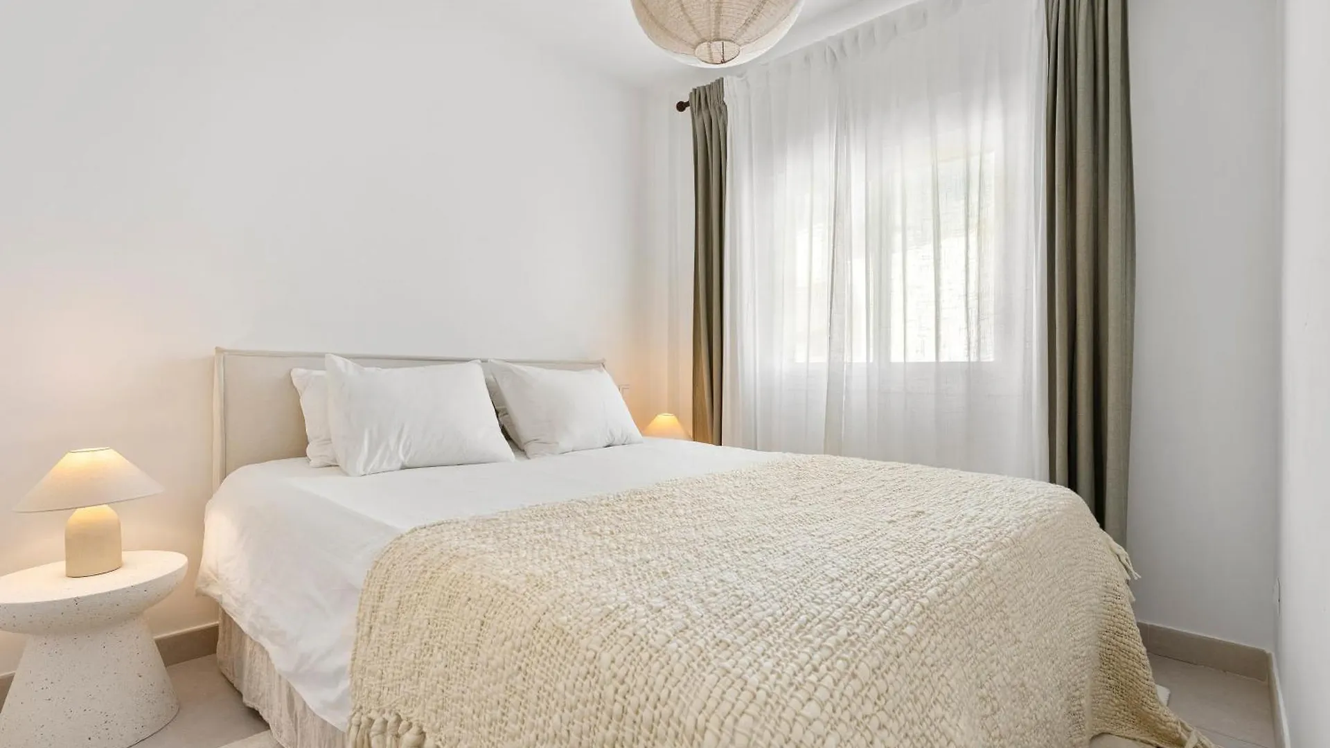 4Br Penthouse W Pool & Parking 500M From The Beach マルベーリャ アパート