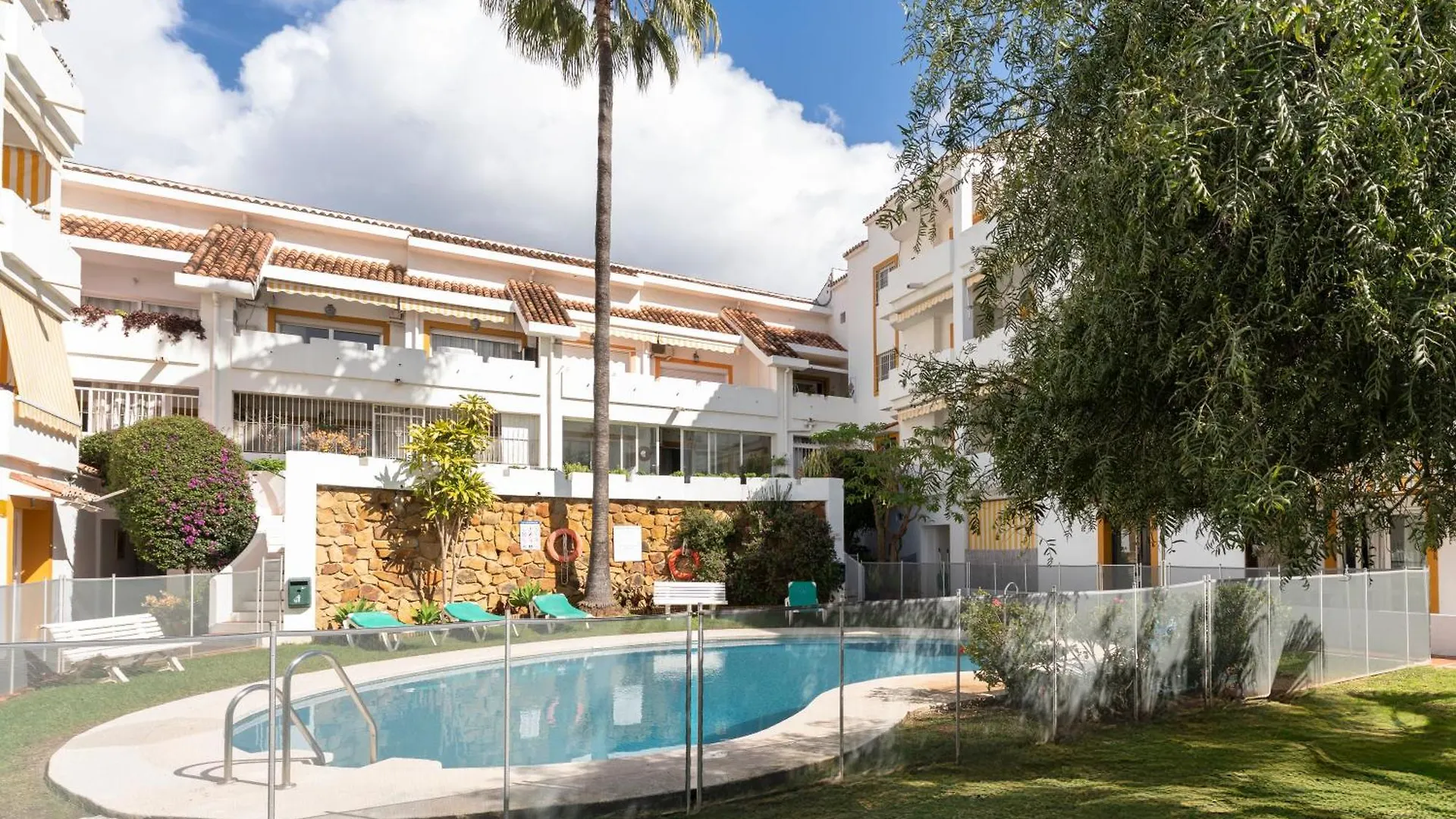 4Br Penthouse W Pool & Parking 500M From The Beach Marbella 0*,  Spanje